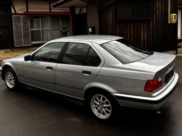 BMW 316i shipped to Japan