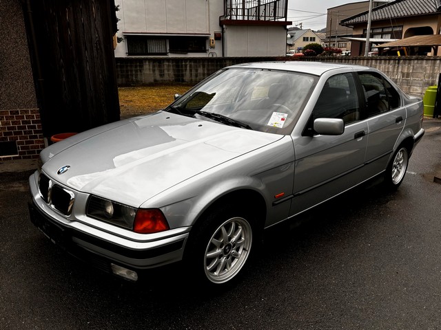 BMW 316i shipped to Japan