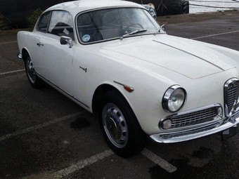 Alfa Romeo Giulietta Sprint leveret fra UK til USA | klassisk bil forsendelse